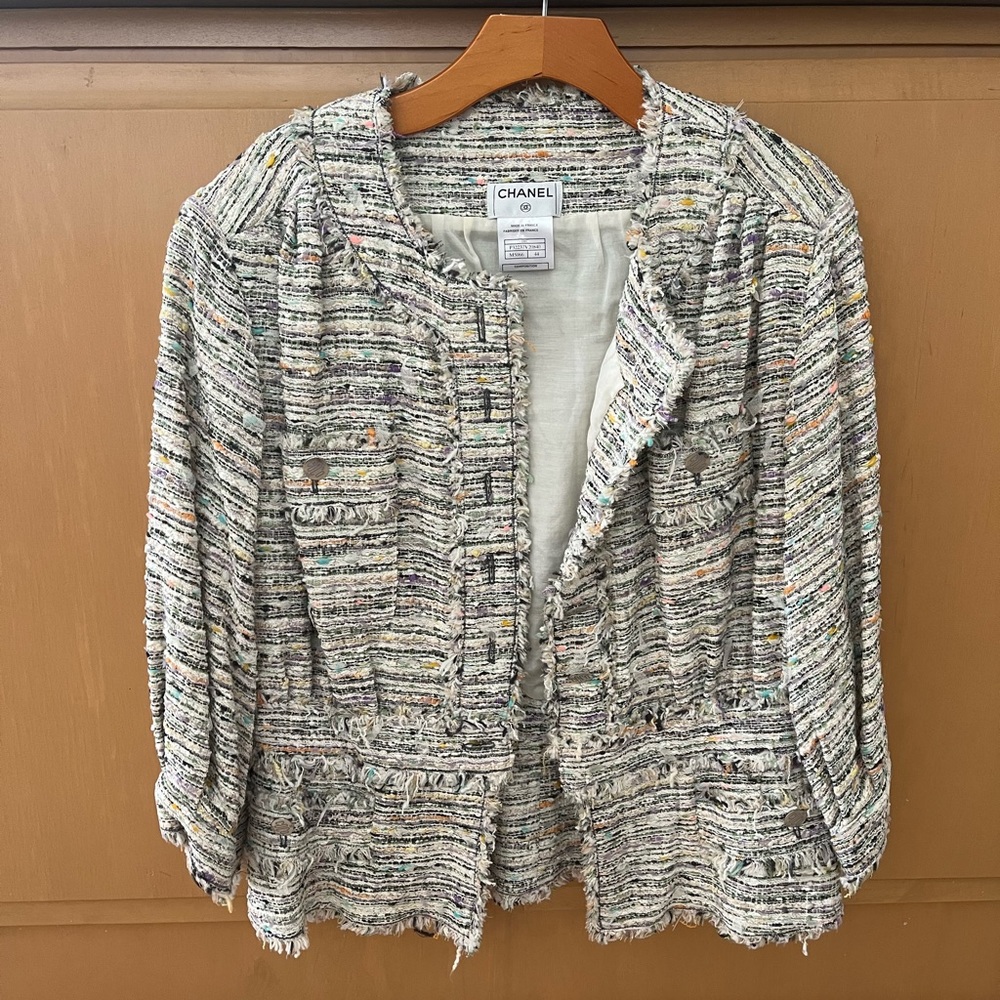 Chanel never worn jacket. Size 44.